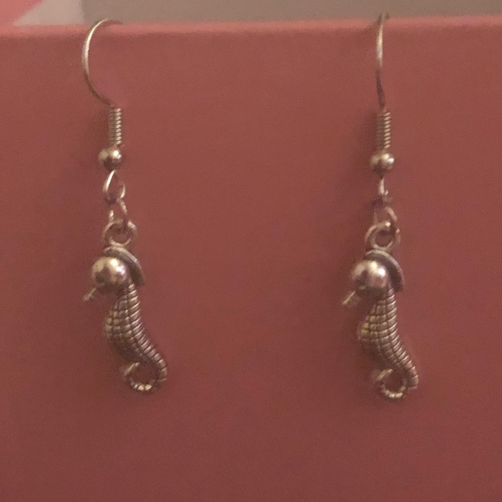Handmade Brand New Silver Sea Horse Earrings - Picture 1 of 5